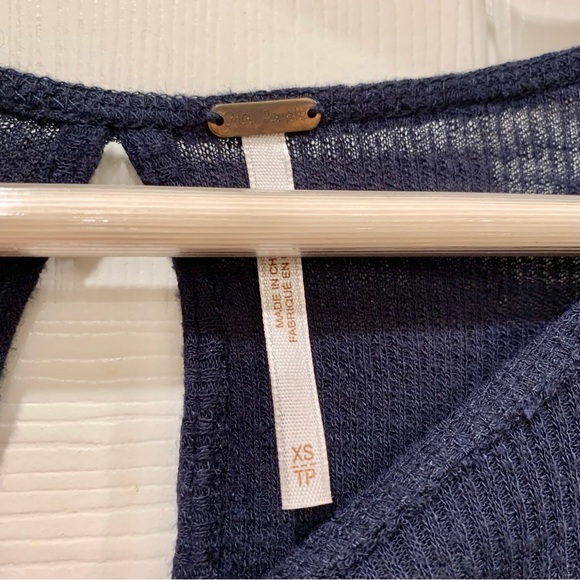 Free People Navy Blue Strappy Shoulder Raw Hem Ruffle Ribbed Tee T-Shirt Top - Picture 8 of 9